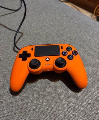 Mando Nacon Orange PS4/PC (con cable)