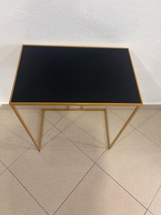 Mesita auxiliar metal dorado y tapa negra