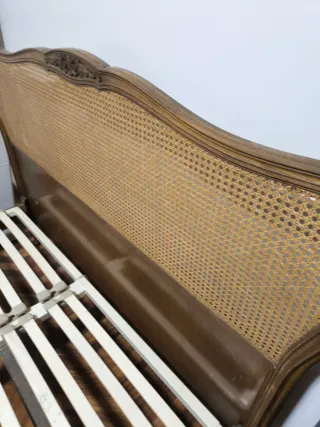 Cama de madera 135cm con cabecero de ratán