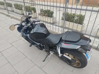Suzuki GSXR 750 K7 Negra