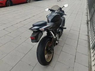 Suzuki GSXR 750 K7 Negra