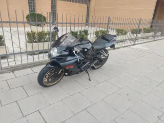 Suzuki GSXR 750 K7 Negra