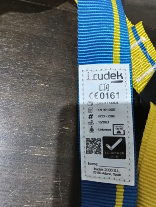 Retenedor y mosquetones trabajos altura