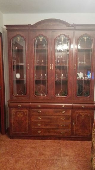 Mueble bar salón madera y cristal