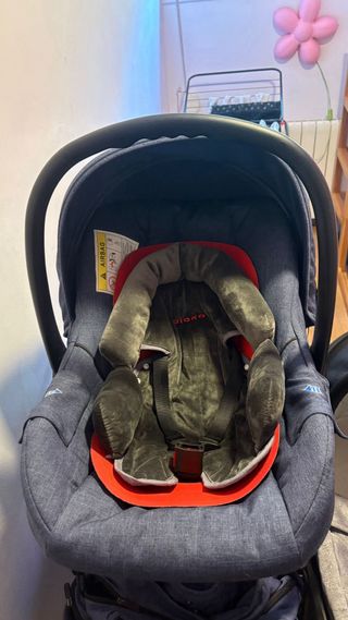 Carro  bebe y silla de coche  con reductor y cuco