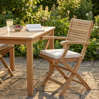 Poltroncina Richiudibile da Esterno in Legno Teak