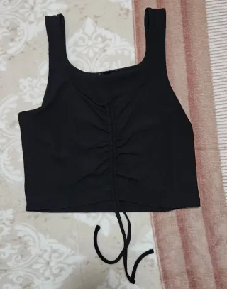 Top negro mujer fruncido con cordón
