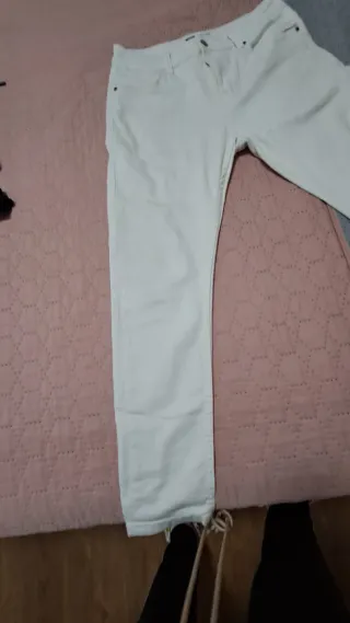 Pantalón blanco roto moda