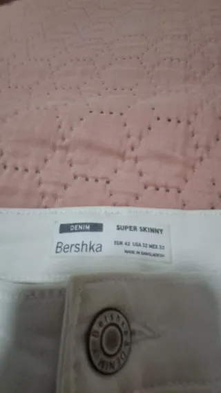 Pantalón blanco roto moda