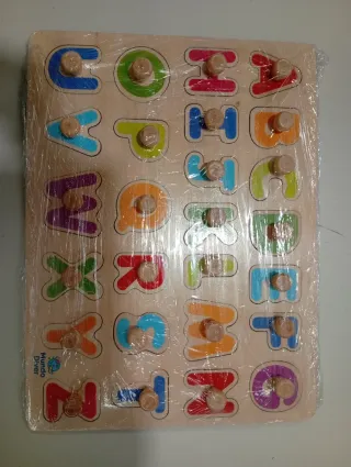 Puzzle de madera con letras