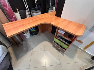 Escritorio esquinero madera con cajones