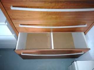 Cómoda madera 4 cajones