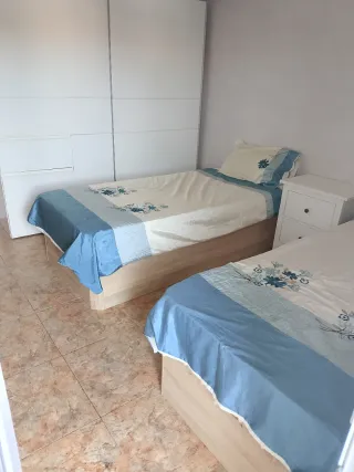 Armario blanco de madera