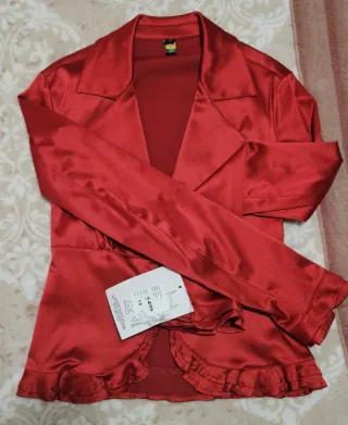 Chaqueta roja satinada mujer