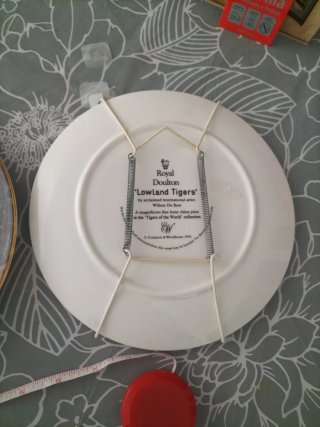 Platos decorativos tigresres y centro de mesa ,dia