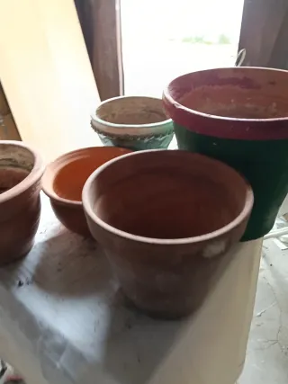 Macetas de cerámica y terracota