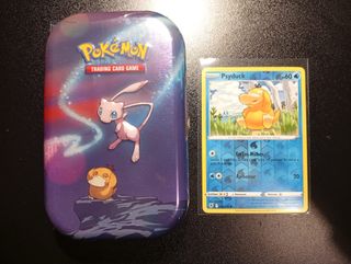 Lata Pokémon Mew y Psyduck + Carta Promocional