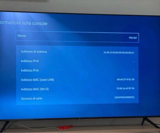 Playstation 5 con controller, gioco e scatola
