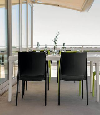 Sedia Nera da Esterno in Polipropilene Rinforzato