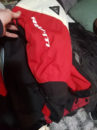 Chaqueta de moto Revit ,talla XXL  Talla pequeña.