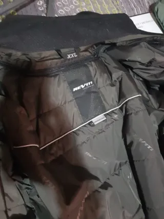 Chaqueta de moto Revit ,talla XXL  Talla pequeña.