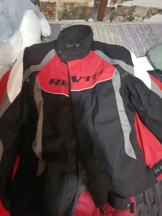 Chaqueta de moto Revit ,talla XXL  Talla pequeña.