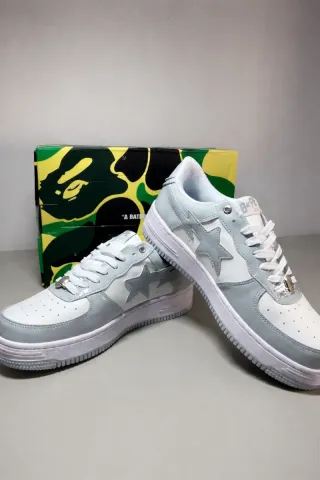 Zapatillas BAPE grises y blancas