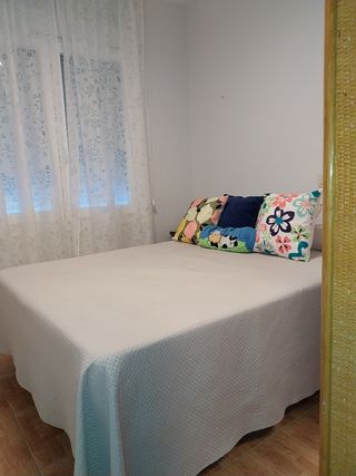 Cama 135x190 con base tapizada ,armario y una mesi