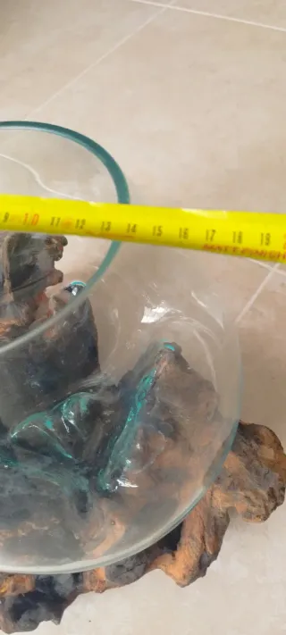 Jarrón vidrio fundido y madera