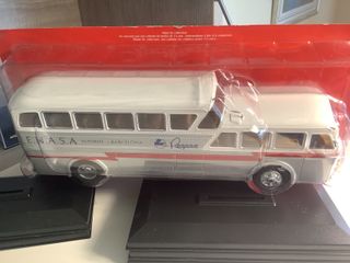 Autobús Pegaso Monocasco 1/43 IXO