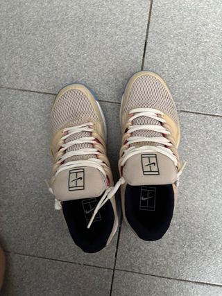 Zapatillas Nike Beige y Blanco