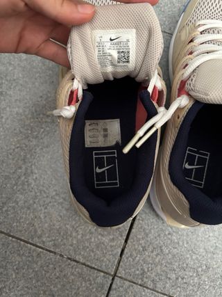 Zapatillas Nike Beige y Blanco