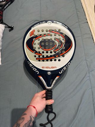 Pala de pádel Vision Ciclón con funda