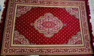 Alfombra persa lana roja y dorada