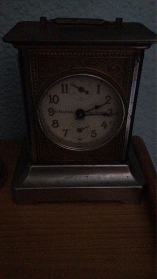 Reloj de mesa antiguo