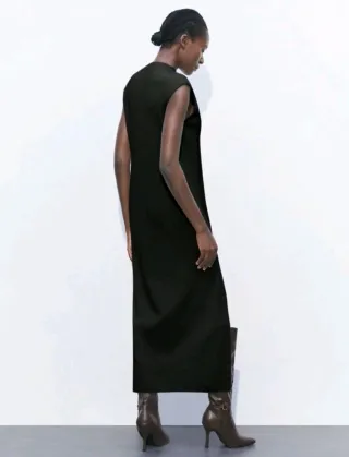 Vestido negro largo con abertura