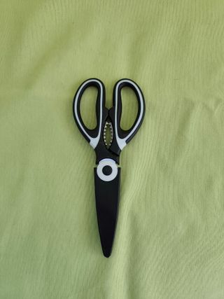 Tijeras de cocina multifunción con funda – Nueva