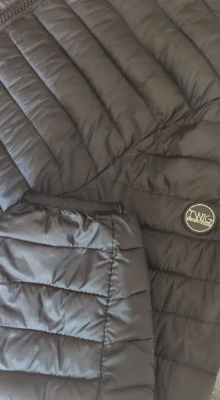 Piumino tecnico unisex nero. Mai utilizzato