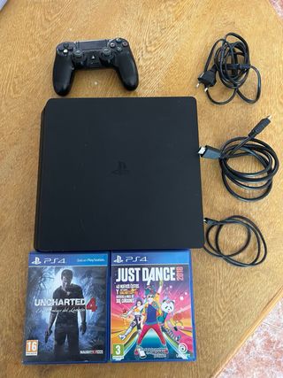 PS4 Slim Negra + 2 Juegos