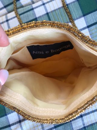 Borsetta a tracolla con perline e frange