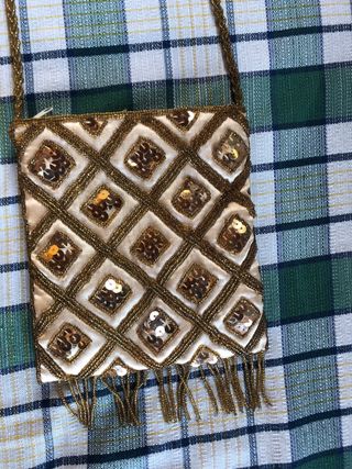 Borsetta a tracolla con perline e frange