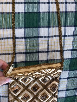 Borsetta a tracolla con perline e frange