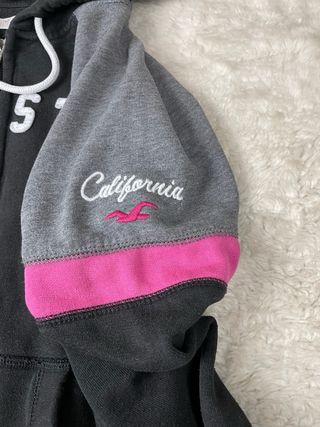 Casaco Hollister com fecho e capuz