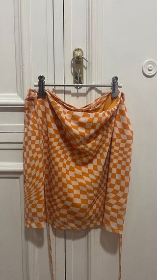 Falda cuadros naranja y blanca