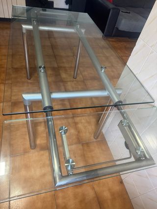 Mesa extensible cristal y metal