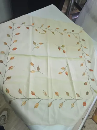 Centrotavola organza ricamato 90x90