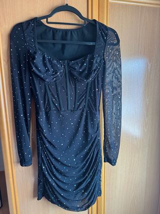 Vestido negro con pedrería