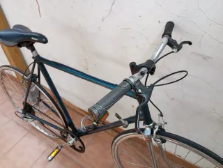 Bicicleta fixie carretera clásica,ciudad