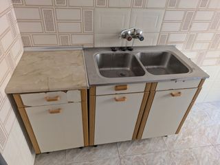 Fregadero doble con mueble de cocina