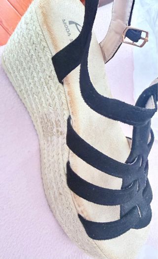 Sandalias cuña plataforma negras